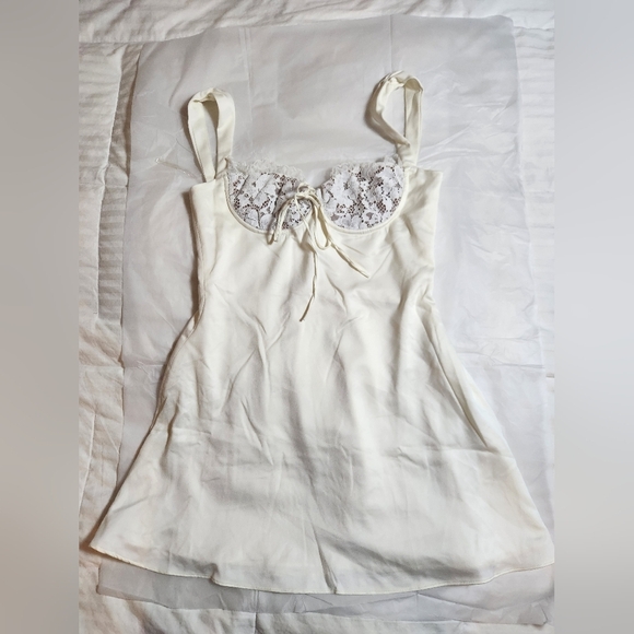 Ivory 'Adriana' House of CB-large (plus cup!) - Picture 7 of 13